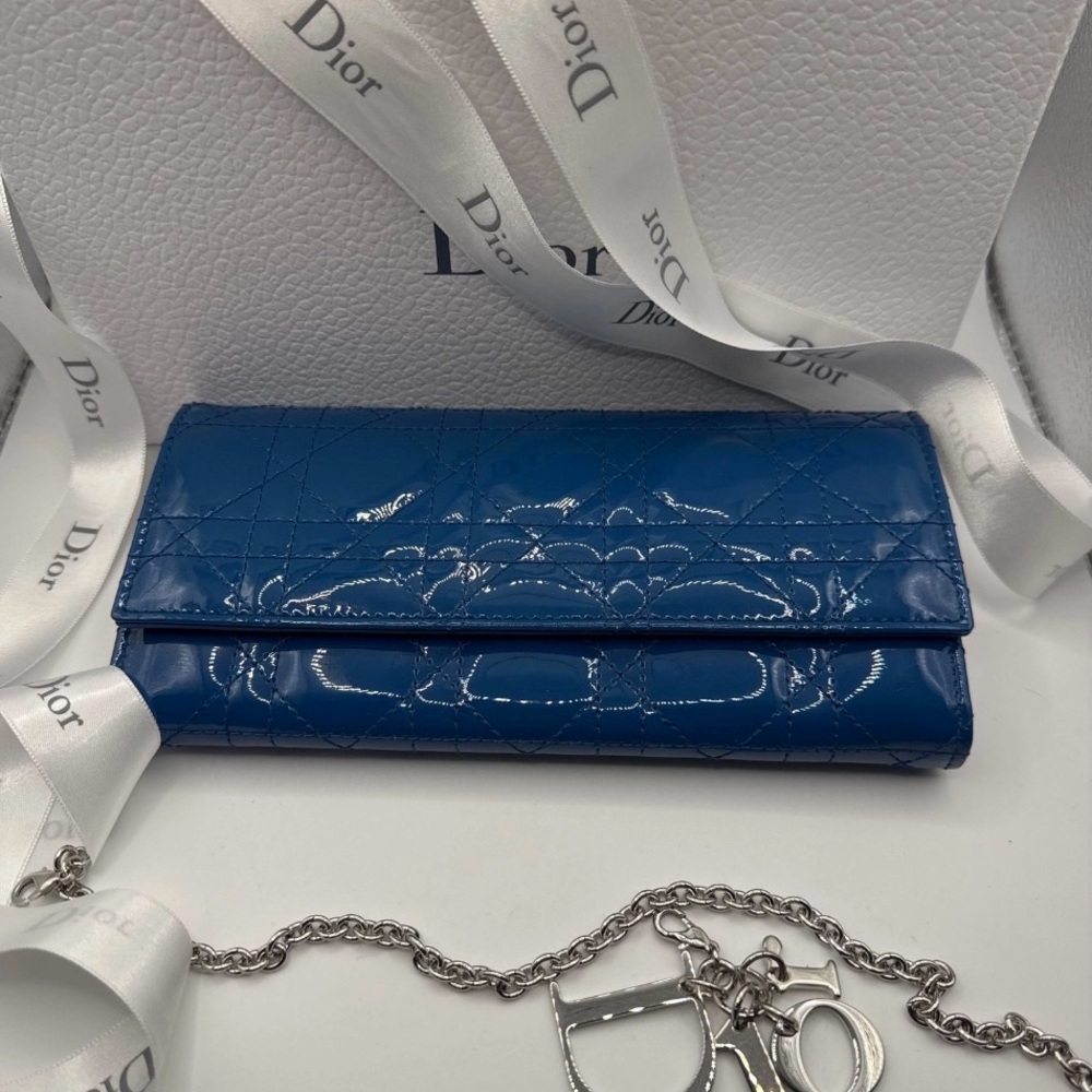 Authentic Christian Dior patent wallet with chain - Picture 6 of 11